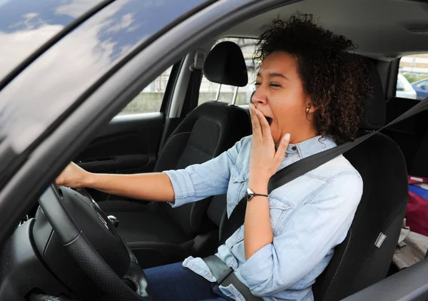 Portrait sleepy tired fatigued exhausted young attractive woman driving her car — Stock Photo, Image
