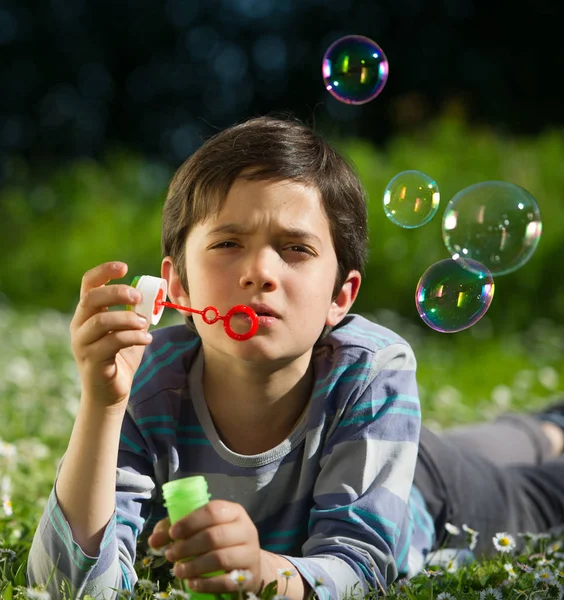 Child playing to blow soap bubbles — Stock Photo, Image