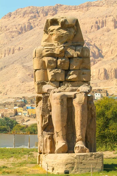 エジプト上エジプト ナイル渓谷 テーベのルクソール メムノンの巨像の Gaugue 銀行分類世界遺産 — ストック写真