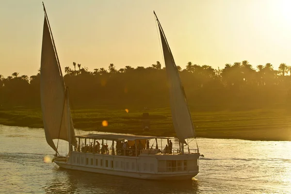 Ägypten, Niltal, Kreuzfahrtschiff auf dem Nil — Stockfoto