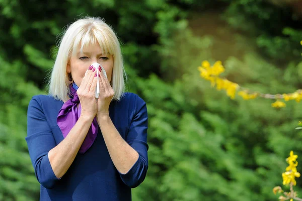 Senior Woman Allergy Pollen — Stock Photo, Image