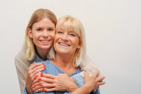 Senior mother and daughter — Stock Photo, Image