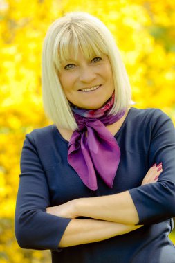 gülümseyen kadın kıdemli portresi