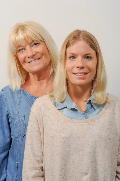 Senior mor och dotter — Stockfoto