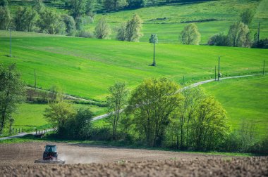 Alan ve güzel manzara, Fransa sürme traktör