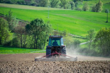 Alan ve güzel manzara, Fransa sürme traktör