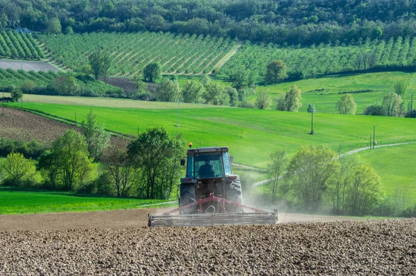 Alan ve güzel manzara, Fransa sürme traktör