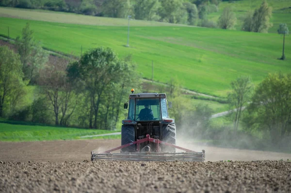 Alan ve güzel manzara, Fransa sürme traktör