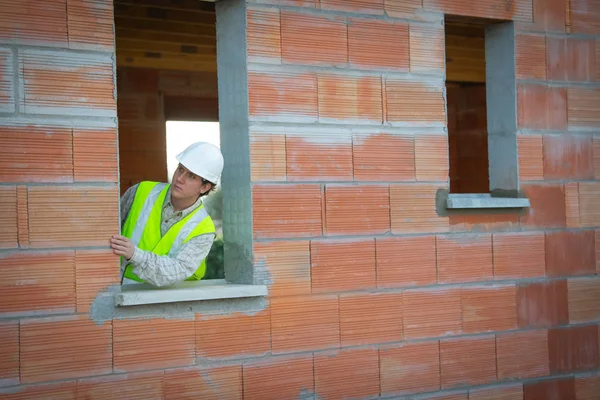 Професійний інженер-архітектор робітник з захисним шоломом на будівельному майданчику будинку Ліцензійні Стокові Фото