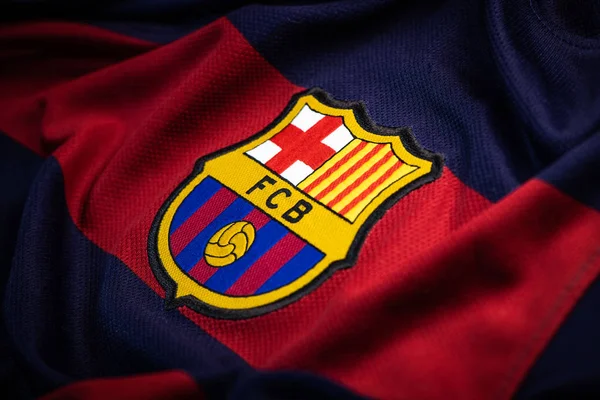 Frankrike - 21 januari 2020. - Fc Barcelona, spansk fotbollsklubb, logo på tröja — Stockfoto