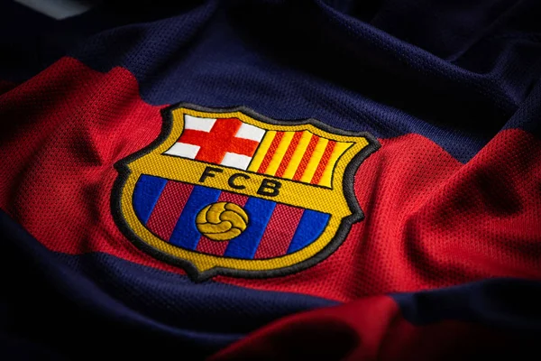 Франція - 21 січня 2020. - Фк Барселона, іспанський футбольний клуб, логотип на майці Ліцензійні Стокові Зображення