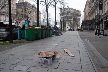 Paris, 4 Şubat 2020. Atık yakma alanlarının kapatılmasından sonra Paris 'te çöp birikmesi