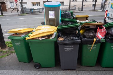 Paris, 4 Şubat 2020. Atık yakma alanlarının kapatılmasından sonra Paris 'te çöp birikmesi