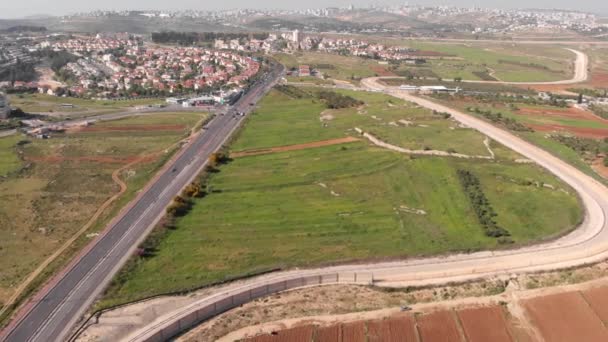 Забор Безопасности Аэросъемка Израильской Палестинской Стены Рядом Городом Гивон Бир — стоковое видео