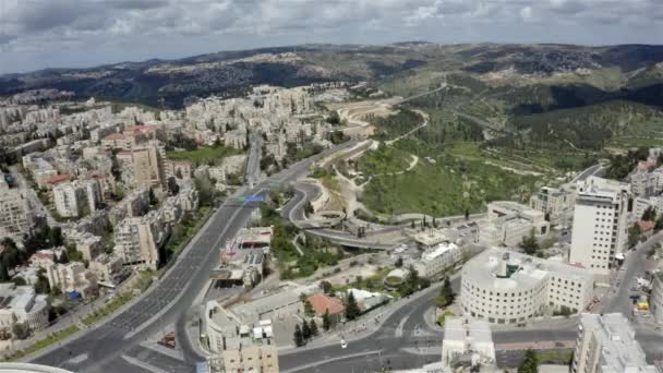 Jeruzalem op coronavirus Lockdown, hoofdingang, Givat Shaul-Aerial — Stockvideo