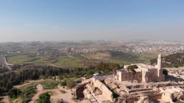 Peygamber Nebi Samuel Ulusal Parkı. Kudüs yakınlarındaki Nebi Samuel Ulusal Parkı 'nın gündüz görüntüsü.