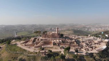 Peygamber Nebi Samuel Ulusal Parkı. Kudüs yakınlarındaki Nebi Samuel Ulusal Parkı 'nın gündüz görüntüsü.