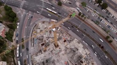 Kudüs trafik manzarası ve inşaat sahası Kudüs trafik manzarası ve inşaat sahasının üzerinde uçan hava manzarası 
