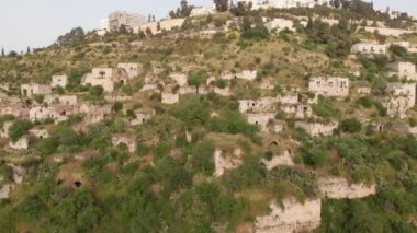 Terk edilmiş Filistinli Lifta VillageAerial manzaralı Lifta Kudüs 'ten terk edilmiş Filistin Köyü üzerinde uçuyor.