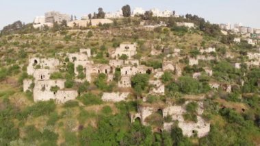 Terk edilmiş Filistinli Lifta VillageAerial manzaralı Lifta Kudüs 'ten terk edilmiş Filistin Köyü üzerinde uçuyor.