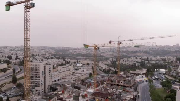 Jerusalem Baustelle Und Kräne Luftaufnahme Überfliegen Von Kränen Und Baustelle — Stockvideo