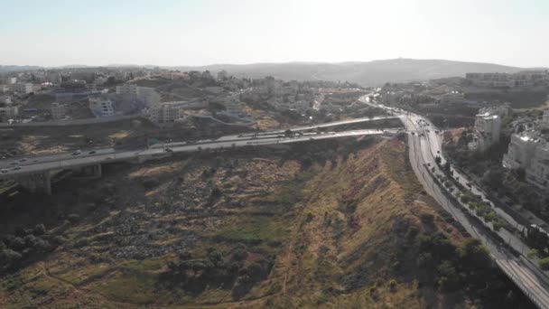 Traffic Bridge Jerusalem Aerialflying Traffic Bridge East Jerusalem Close Pisgat — Stock Video