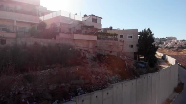 Campo Refugiados Palestina Atrás Parede Concreto Vista Aérea Dolly Shot — Vídeo de Stock