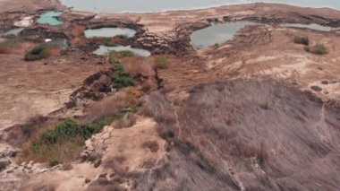 Ölü deniz manzarası ve İsrail 'deki subatanlar. Ölü deniz manzarası ve subatan İsrail üzerinden uçmak