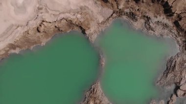 Ölü deniz manzarası ve İsrail 'deki subatanlar. Ölü deniz manzarası ve subatan İsrail üzerinden uçmak