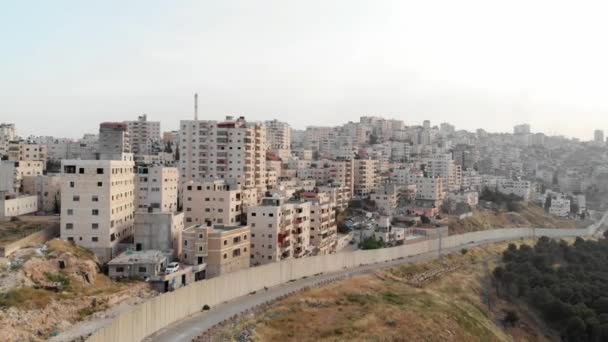 Luftaufnahme Des Givat Shaul Viertels Und Der Akkordbrücke Der Ferne — Stockvideo