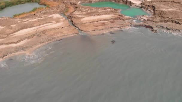 陥没穴と死海の上空を飛行する無人機 イスラエルの陥没穴と死海の空中の眺め — ストック動画