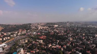 Kudüs Havacılık Merkezi manzarası. İsrail 'deki eski Kudüs Merkezi üzerinde İHA görüntüleri