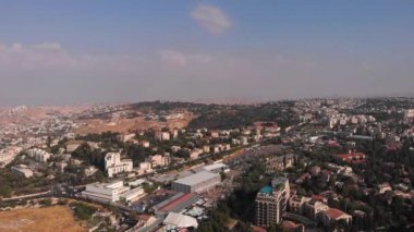 Kudüs Havacılık Merkezi manzarası. İsrail 'deki eski Kudüs Merkezi üzerinde İHA görüntüleri