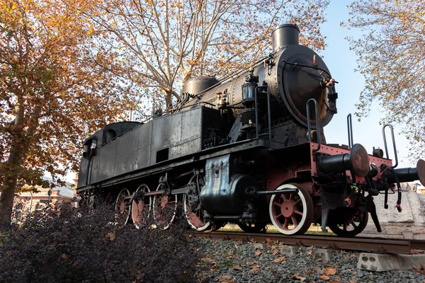 Alte Dampflokomotive Auf Schiene Ausgestellt — Stockfoto