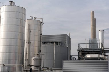 Lastik üretimi için sanayi deposu