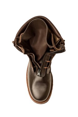 Beyaz arka planda askeri bot.