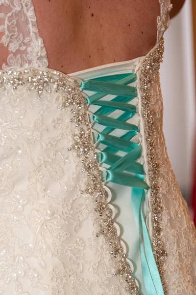 Vestido Novia Blanco Con Costuras Verdes — Foto de Stock