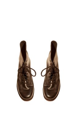 Genç bir adam için ayakkabı, her gün kullanın. 