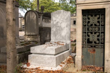 Paris 'teki eski mezarlık. 