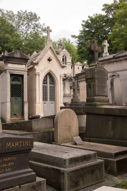 Pere Lachaise Mezarlığı heykeli Paris