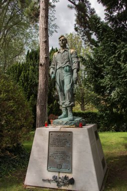 Pere Lachaise Mezarlığı heykeli Paris