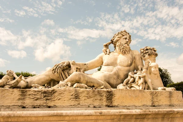 Estátua Nos Jardins Cidade Paris — Fotografia de Stock