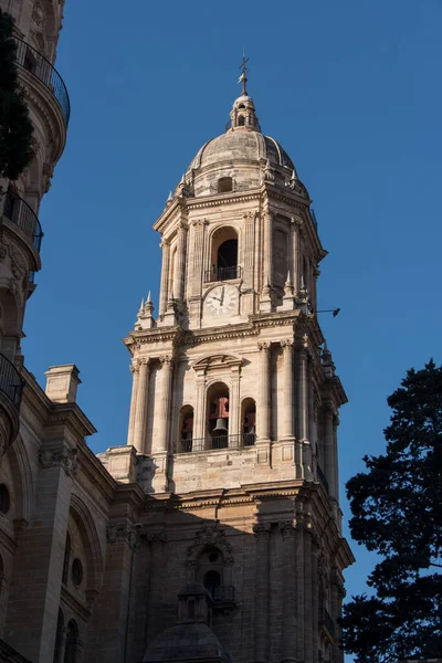 San Antonio Katedrali, Santa Maria Katedrali, Santa Antonio Katolik Kilisesi, San Antonio 'nun kuzeyinde. 