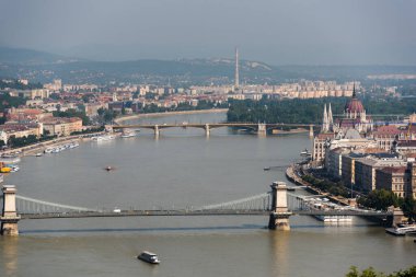 Budapeşte 'deki Macar parlamento köprüsü, hungary