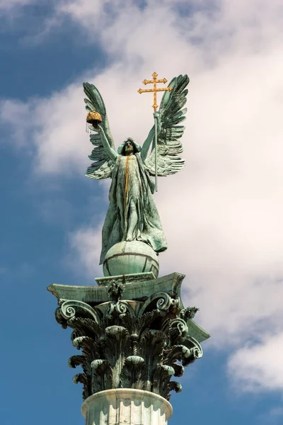 ローマで最も有名なランドマークの天使の像です — ストック写真