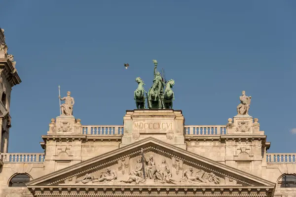 Királyi Palota Királyának Szobra Lisbonban — Stock Fotó