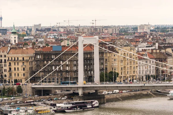 Budapeste Cadeia Ponte Com Céu Nuvens Fundo — Fotografia de Stock