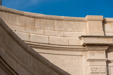 Eski binanın mimari detayları