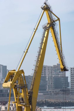 Barselona Limanı 'nda vinçler 