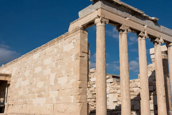 Atina 'daki Akropolis ve Partenon manzarası